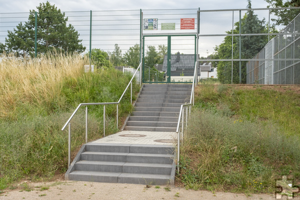 Die Treppe zum Multifunktionsspielfeld wurde im Zuge der Modernisierungsmaßnahme ebenfalls erneuert. Foto: Ronald Larmann/pp/Agentur ProfiPress