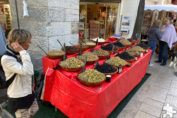 Oliven- und Genussvielfalt bietet der provenzalische Markt in Nyons.  Foto: Klaus Tiemann/pp/Agentur ProfiPress