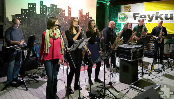 Die New-Soul Band „The Soulkabine“ gab am Freitag ein Werkstattkonzert bei „A&Z Ullrich in Eiserfey. Foto: Siri Nendza/pp/Agentur ProfiPress