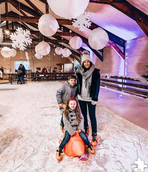 Besonders Familien und Kinder sind herzlich eingeladen, aufs Eis zu gehen – und sich von „Olaf dem Schneemann“ und einer buchbaren „Eiskönigin“ so richtig in Winterstimmung bringen zu lassen. Foto: Krewelshof/pp/Agentur ProfiPress