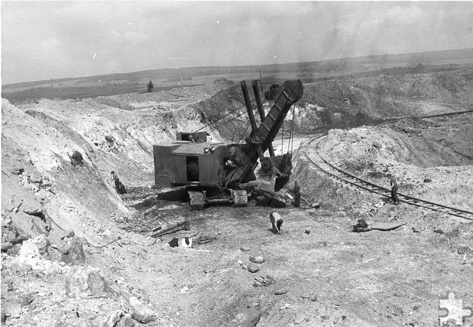 Großbagger im Einsatz am Kallmuther Berg, ein Jahr vor Bergwerksschließung, 1956. Foto: Stadtarchiv Mechernich/pp/Agentur ProfiPress