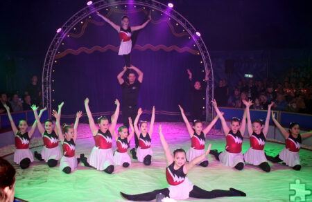 Von besonderer Leichtigkeit zeugten die Vorführungen der Schülerinnen bei der Bodenakrobatik. Foto: Tucholke/pp/Agentur ProfiPress