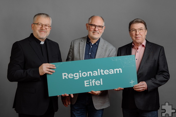 Das neue Regionalteam Eifel des Bistums Aachen mit Pater Wieslaw Kaczor SDS (v.l.), Georg Nilles und Erich Dederichs. Foto: Martin Braun/iba/pp/Agentur ProfiPress
