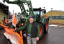 Der Lückerather Landwirt Karl-Heinz Schick (63) arbeitet schon lange und gerne im Dienst gegen Schnee und Eis – auch mitten in der Nacht. Die Agentur ProfiPress hat ihn auf einer seiner Touren begleitet. Foto: Henri Grüger/pp/Agentur ProfiPress
