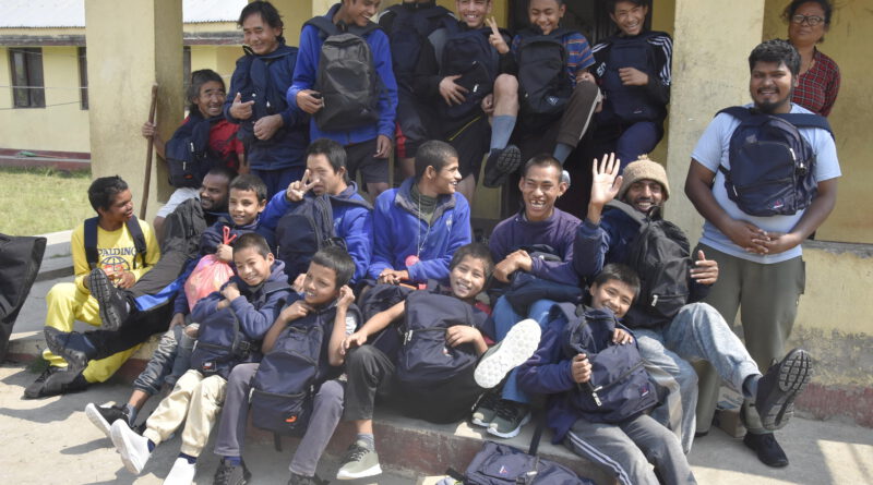 Zwei Wochen dauerte die jüngste Nepal-Reise der Mechernicher Gesamtschul-Lehrerin Catherine Hofstetter und führte sie zu altbekannten Bewohnerinnen und Bewohner eines Behinderten- und Jugendheims in Panchkhal - ein Highlight für alle Anwesenden. Die Gesamtschule unterstützt dieses durch die Nepal AG bereits seit acht Jahren. Foto: Catherine Hofstetter/Gesamtschule Mechernich/pp/Agentur ProfiPress