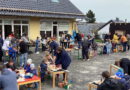 Hochbetrieb herrschte beim gemeinsamen Nistkästenbau auf dem Freihof des Dollendorfer Rotkreuz-Kindergartens „Die kleinen Strolche“. Foto: Birgit Bresgen/pp/Agentur ProfiPress