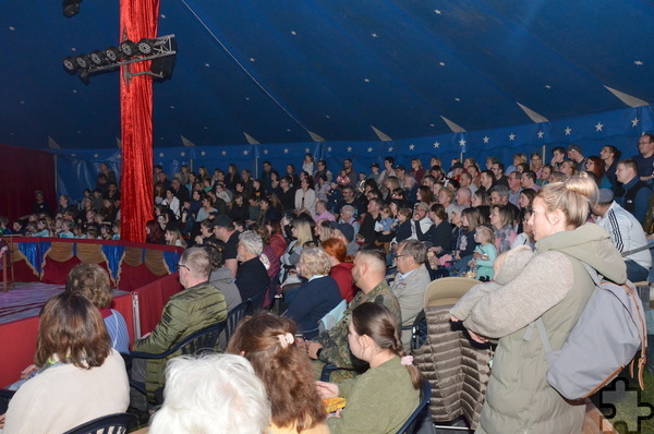 Tosender Applaus füllte das Zelt nach jedem Auftritt, das Publikum war begeistert. Foto: Henri Grüger/pp/Agentur ProfiPress