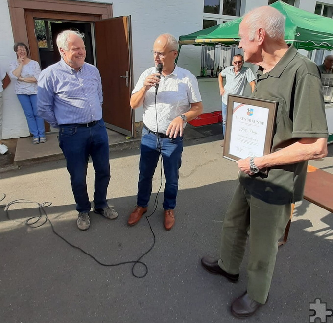 27 Jahre hatte Frings den Verein geführt. Dr. Schick und Heinen drückten ihm für das Engagement ihren Dank aus. Foto: Werner Breuer/pp/Agentur ProfiPress