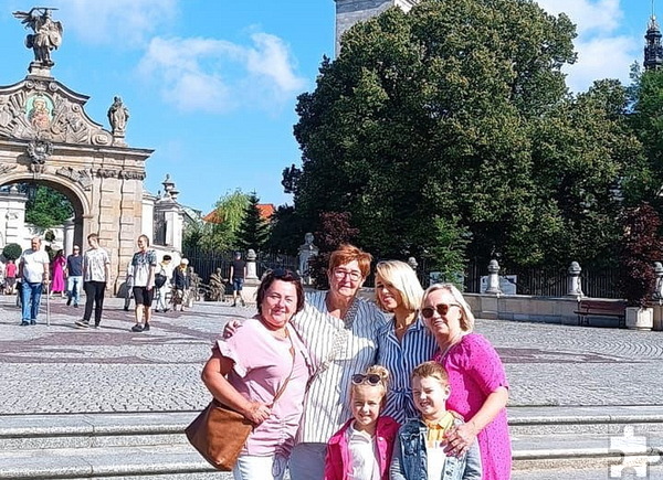 Bozena Oelrich aus Skarszewy (ganz rechts), die schon sehr oft in Mechernich weilte, mit anderen Pilgern aus ihrer Heimatstadt auf Wallfahrt. Foto: CIC/pp/Agentur ProfiPress