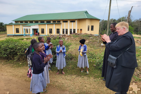 Schwester Lidwina besucht einen katholischen Pfarrkindergarten im Bistum Mahenge/Tansania. Foto: Manfred Lang/pp/Agentur ProfiPress
