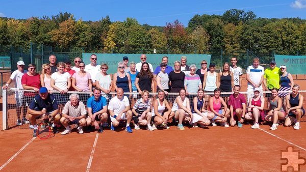 Bei allem sportlichen Engagement stand für die Teilnehmer am traditionellen Tennis-Turnier das gegenseitige Kennenlernen und der generationenübergreifende sportliche Vergleich im Vordergrund. Foto: privat/pp/Agentur ProfiPress