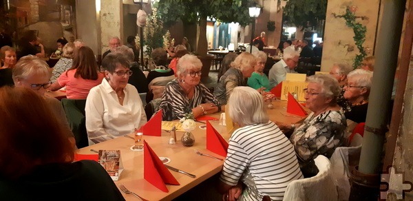 Seinen Abschluss fand der herbstliche Tag im Restaurant „Magu“, wo 16 Mitglieder für ihre jahrzehntelange Treue zum Verein geehrt wurden. Foto: TuS Mechernich/pp/Agentur ProfiPress