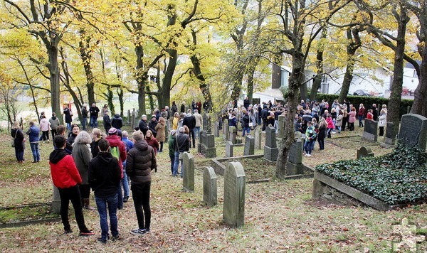 Pogromgedenken 2019 an den Gräbern Mechernicher Juden auf dem Friedhof im Steinrausch. Foto: Thomas Schmitz/pp/Agentur ProfiPress