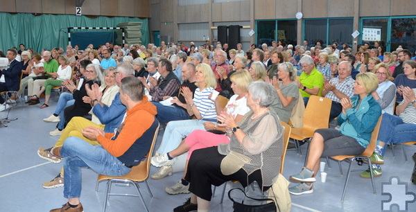 Mit einem großen Applaus würdigte das Publikum den informativen Vortrag. Foto: Henri Grüger/pp/Agentur ProfiPress