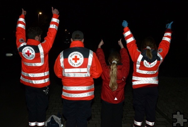 Gut gelaunt bei guten Taten waren die drei Teams auch bei nass-kaltem Herbstwetter in Kommern unterwegs. Foto: Henri Grüger/pp/Agentur ProfiPress