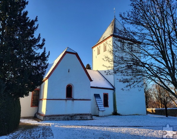 Besonderen Zauber übt die Alte Kirche auf dem Johannesberg im Winter aus. Sie ist das Wahrzeichen von Mechernich. Foto: Manfred Lang/pp/Agentur ProfiPress