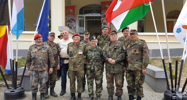 Aus Feinden wurden Freunde: Belgische und deutsche Reservist/inn/en am Rande des Internationalen Elsenborn-Marsches. Archivfoto: pp/Agentur ProfiPress