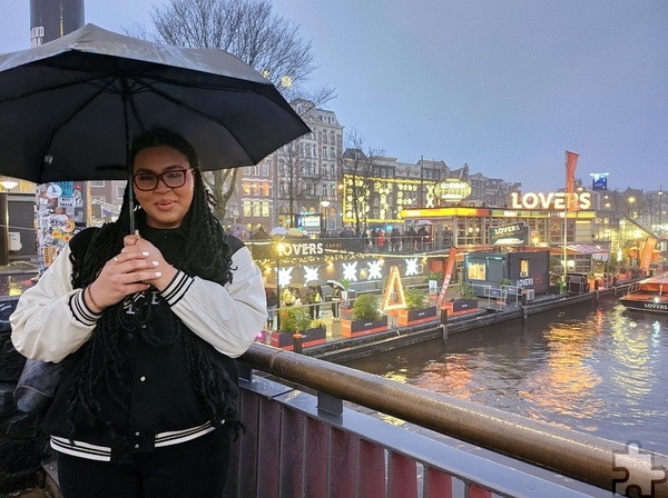 Zusammen schaute sich die „Familie auf Zeit“ verschiedene Weihnachtsmärkte an. Dieses Foto zeigt Mina zu Beispiel in Amsterdam. Foto: Büro Detlef Seif MdB/pp/Agentur ProfiPress