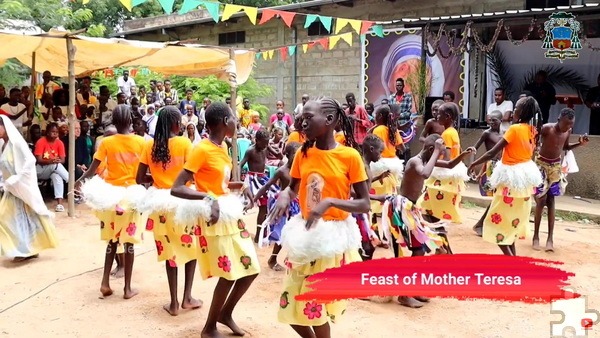 Ihre Freude am Leben sowie ihren Glauben zeigen die Menschen in Gambella meist durch gemeinsames Singen oder Tanzen. Screenshot: Henri Grüger/AVG Media/pp/Agentur ProfiPress