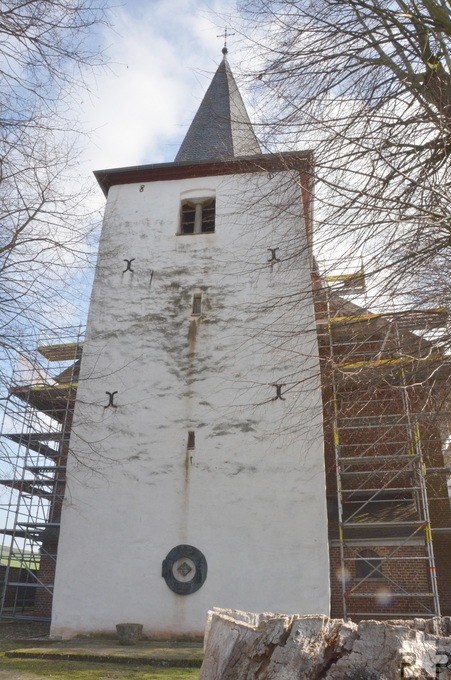 Der Turm von „St. Lambertus“ geht laut Hans-Joachim Emonds bis ins siebte Jahrhundert nach Christus zurück – also rund 1300 Jahre. Foto: Henri Grüger/pp/Agentur ProfiPress