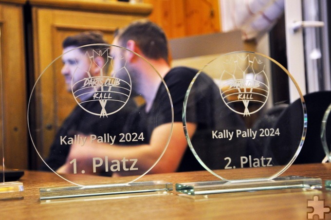 Den Turniersiegern winkten schmucke Glas-Trophäen. Foto: Reiner Züll/pp/Agentur ProfiPress