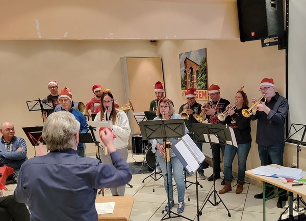 Der Musikverein Vussem bei einem gemütlichen Abend zur Weihnachtszeit. Archivfoto: Manfred Lang/pp/Agentur ProfiPress