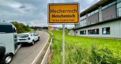 Im Rheinland wird sowie so kaum „ch“ gesprochen, sondern „sch“. Der Kernort der Stadt Mechernich wäre folglich „op Platt“ „Meischenisch“. Fotomontage: Ron Larmann/pp/Agentur ProfiPress