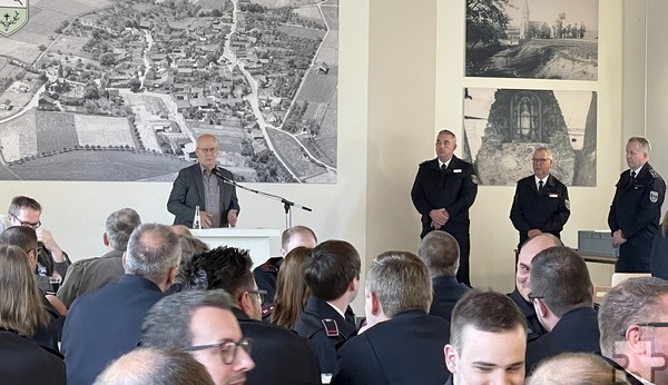 Unter anderem sprach Bürgermeister Dr. Hans-Peter Schick zu den Anwesenden. Foto: Privat/pp/Agentur ProfiPress