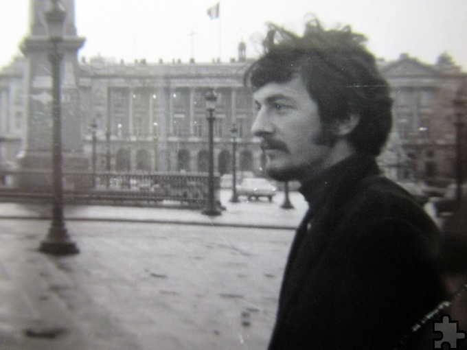 Neben den Reisen prägten Krey auch seine Besuche im Pariser Louvre stark. Dieses Foto wurde 1968 aufgenommen, als er drei Tage lang die Impressionisten im Louvre studierte. Foto: Tom Krey/pp/Agentur ProfiPress
