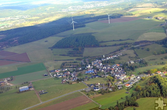 Kallmuth aus der Luft mit den Windrädern auf dem Pflugberg und Mechernich im Hintergrund. Archivfoto: pp/Agentur ProfiPress