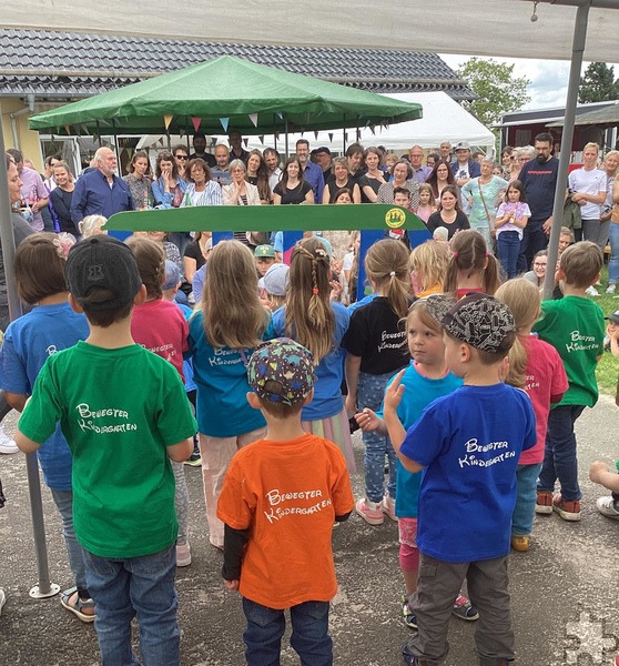 Ein tolles Fest, das gemeinsam mit Eltern, ehemaligen Kindern und fast allen ortsansässigen Vereinen gefeiert wurde. Foto: privat/pp/Agentur ProfiPress