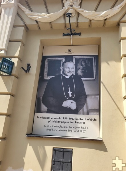 Zwangsläufig auf den Spuren eines gewissen Karol Woytyla wandelten die polnischen und deutschen Communio-Pilger vergangenes Wochenende.  Er war von September 1958 bis Januar 1964 erst Weihbischof in Krakau mit dem Titularbistum Ombi, dann Erzbischof bis zu seiner Wahl zu Papst Johannes-Paul II. am 16. Oktober 1978. Foto: Manfred Lang/pp/Agentur ProfiPress