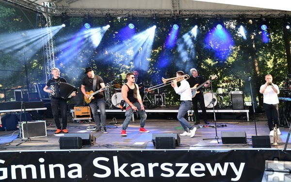 Die siebenköpfige Folk-Rock-Band „Mitra“ aus Gdynia unterhielt die Menge mit ausgezeichneter Popmusik. Foto: Manfred Lang/pp/Agentur ProfiPress