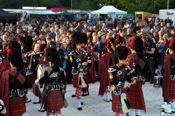 Die Dreiborner Schotten "Drums & Pipes" zählten zu den Überraschungsgästen des Abends. Foto: Reiner Züll/pp/Agentur ProfiPress