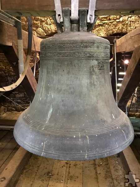 Seit fast 450 Jahren ruft die Cyriakusglocke dreimal täglich zum Angelus, bei dem Gläubige Gebete sprechen, die an den Besuch des Verkündigungsengels bei dem jungen Mädchen Maria im israelischen Nazareth erinnern und die Menschwerdung Gottes preisen. Foto: Björn Wassong/pp/Agentur ProfiPress