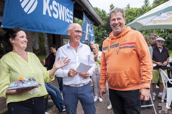 Turnierleiter Ernst Widdau (M.) arbeitet an seiner Nachfolge. Dafür möchte er Andreas Lachnit (r.) in den kommenden Jahren mit in die Turnierleitung einbinden. Foto: Ronald Larmann/pp/Agentur ProfiPress