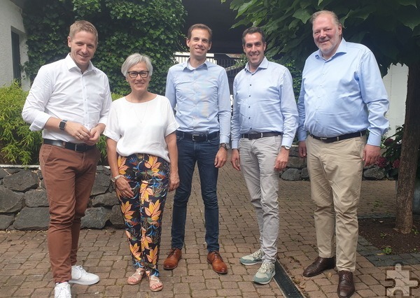 Die Tourismusverantwortlichen in der Nordeifel sind insgesamt sehr zufrieden (v.l.): Landrat Markus Ramers, Iris Poth (Kreis Euskirchen/ NeT), Damian Meiswinkel (Kreis), Patrick Schmidder (NeT) und Patrick Rothkopf (Hotel Rothkopf/ DEHOGA Nordrhein). Foto: Dominik Ketz/NeT/pp/Agentur ProfiPress