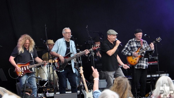 Die Mechernicher Band „Von Stülp Revival" eröffnete das Programm auf der großen Showbühne. Foto: Reiner Züll/pp/Agentur ProfiPress