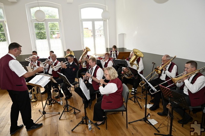 Mit Märschen und Interpretationen modernerer Lieder unterhielt der Musikverein Bleibuir die Gäste schon nachmittags musikalisch. Foto: Henri Grüger/pp/Agentur ProfiPress