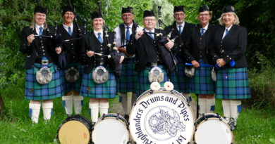 Das Team des „DODO-Treffs“ Firmenich-Obergartzem lädt am 10. August zum ersten Weinfest ein. Mit dabei: die Pipeband „1st Thistle Highlanders Drums and Pipes”. Foto: Veranstalter/pp/Agentur ProfiPress