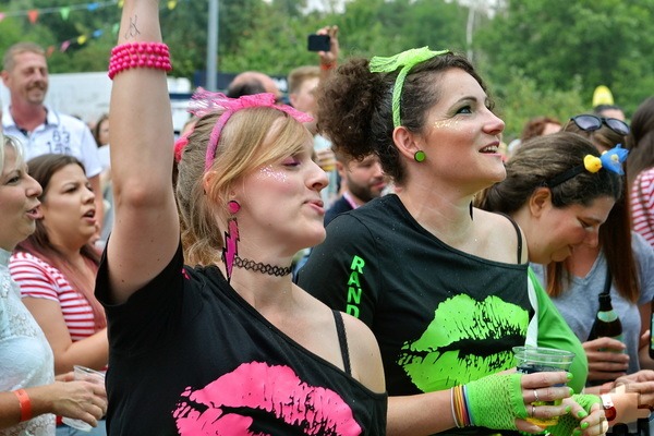 Los ging es am Freitag mit der Technoparty, am Samstag gab es dann acht Stunden voller kölscher Livemusik. Foto: Cedric Arndt/pp/Agentur ProfiPress