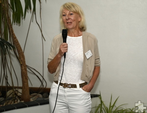 Dr. Heide Naderer, die Vorsitzende des „Nabu NRW“, sprach unter anderem über die neuen Windkraftanlagen bei Dahlem. Foto: Henri Grüger/pp/Agentur ProfiPress