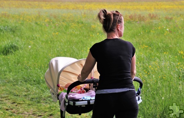 Ein „rückbildendes Fitnesstraining für junge Mütter mit Baby“ veranstaltet die DRK-Familienbildung donnerstags, ab 29. August, in sieben Treffen im Mühlenpark Kommern. Symbolbild: pasja1000/pixabay/pp/Agentur ProfiPress