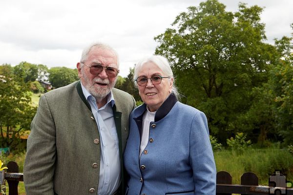 Blicken nach 65 Ehejahren auf ein ereignisreiches Leben mit Höhen und Tiefen zurück: Doris und Dieter Bertram, die in Lorbach ihr zu Hause gefunden haben. Foto: Stephan Everling/pp/Agentur ProfiPress