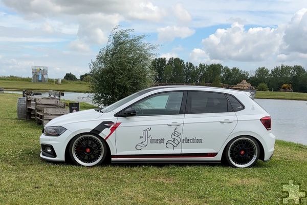 „Finest Selection“: Organisator Marco Müller hat seinen VW Polo schon mal probeweise am See des Krewelshofs Eifel geparkt. Dort findet am Sonntag, 18. August, von 11 bis 18 Uhr ein Autotreffen statt. Foto: Finest Selection/pp/Agentur ProfiPress