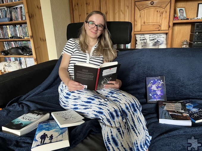 Julia Abel veröffentlichte dieses Frühjahr zwei neue Bücher, wobei sie mit „Herzscherben“ am „Young Storyteller Award“ teilnimmt. Foto: Michael Nielen/WochenSpiegel/pp/Agentur ProfiPress