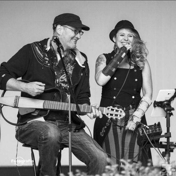 Die Band „SchohnZeit“ mit Rainer Behr und Susann Behr-Lauscher brilliert seit März 2013 mit Musik der 60 bis 80er Jahre. Foto: Veranstalter/pp/Agentur ProfiPress