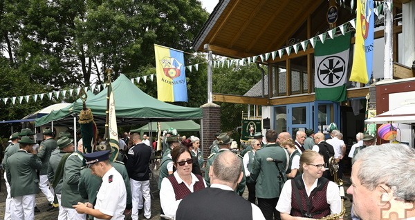 Schön geschmückt waren neben der Kommerner Bürgerhalle auch viele Häuser im Ort. Foto: Henri Grüger/pp/Agentur ProfiPress