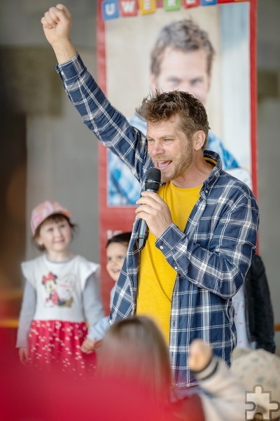 Auch der Kommerner Kinderliedermacher Uwe Reetz tritt am Samstag, 31. August, zwischen 12 und 18 Uhr beim „Fest der Dritten Orte“ in Firmenich/Obergartzem auf. Foto: Veranstalter/pp/Agentur ProfiPress