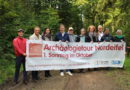 Die diesjährige Archäologietour Nordeifel finden am Sonntag, 6. Oktober, von 10 bis 18 Uhr statt und kann eigenständig, mit einer Bus-, Fahrrad- oder Wandertour erkundet werden. Stolz wurde sie unter anderen von Landrat Markus Ramers (4. v. l.), Dr. Ulrike Müssemeier (5. v. r.) und Dr. Petra Tutlies (2. v. r.) präsentiert. Foto: Rike Piorr/pp/Agentur ProfiPress